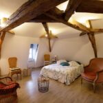 grande chambre avec WC et sdb